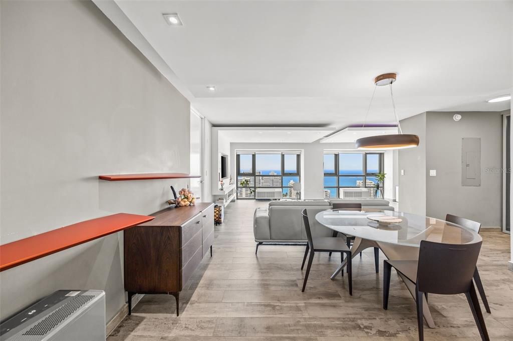 Active With Contract: $695,000 (1 beds, 2 baths, 950 Square Feet)