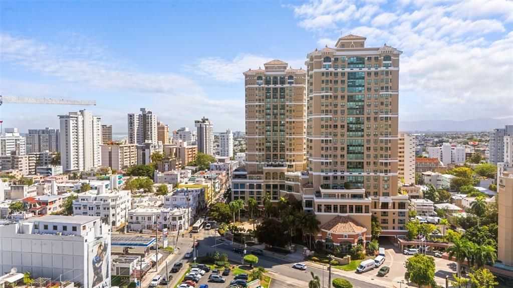 Active With Contract: $695,000 (1 beds, 2 baths, 950 Square Feet)