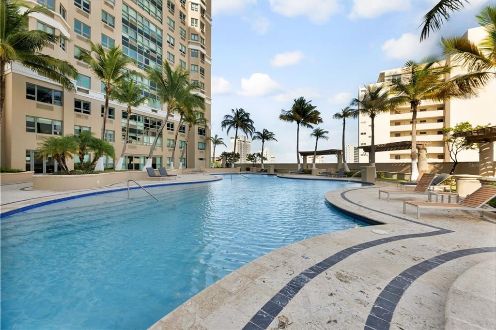 Active With Contract: $695,000 (1 beds, 2 baths, 950 Square Feet)