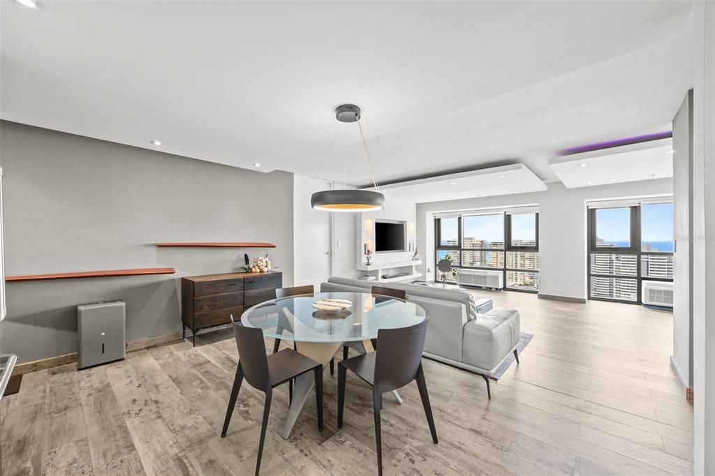 Active With Contract: $695,000 (1 beds, 2 baths, 950 Square Feet)