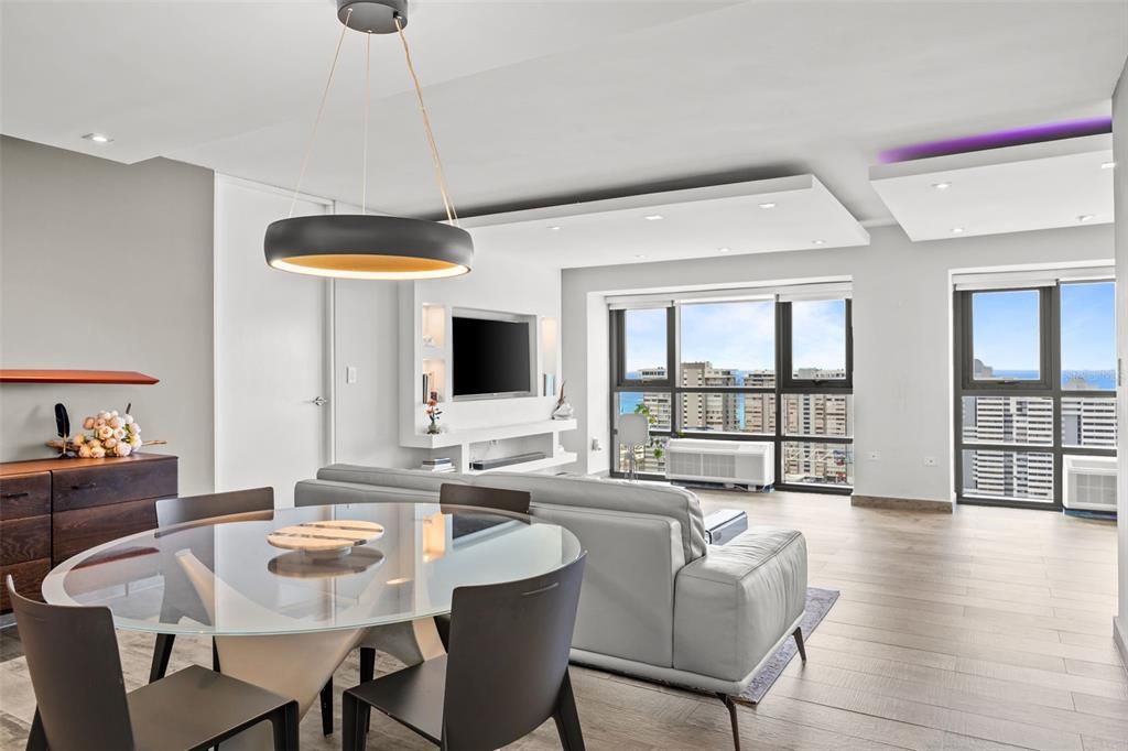 Active With Contract: $695,000 (1 beds, 2 baths, 950 Square Feet)