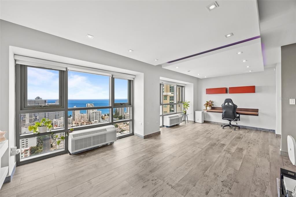 Active With Contract: $695,000 (1 beds, 2 baths, 950 Square Feet)