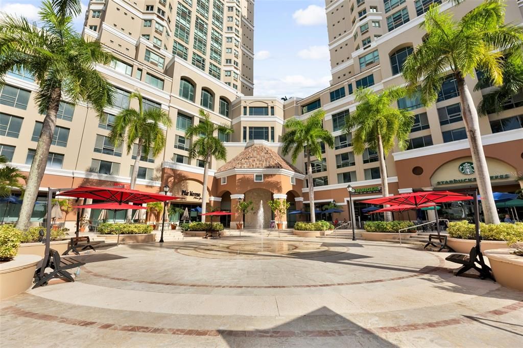Active With Contract: $695,000 (1 beds, 2 baths, 950 Square Feet)