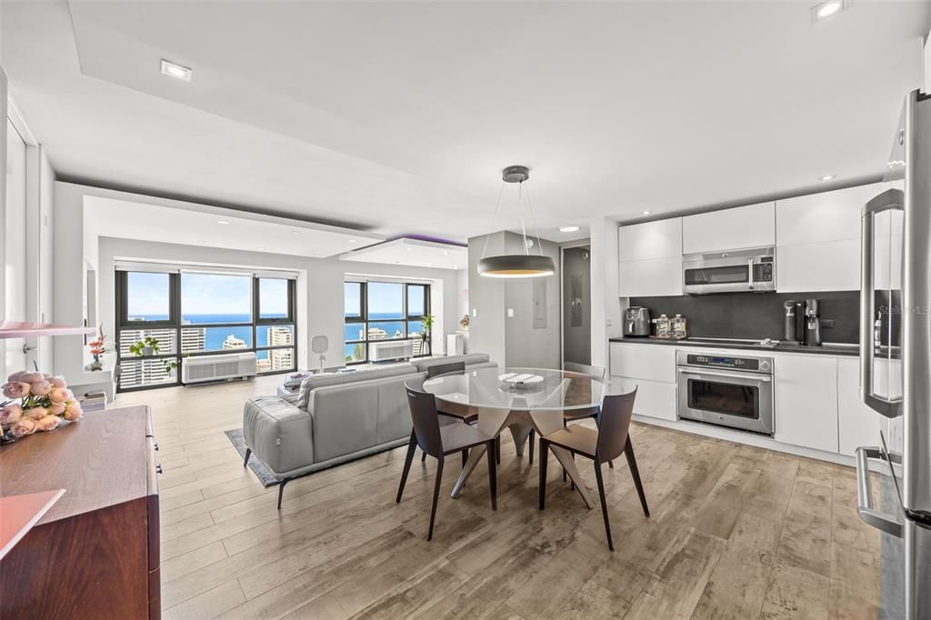 Active With Contract: $695,000 (1 beds, 2 baths, 950 Square Feet)
