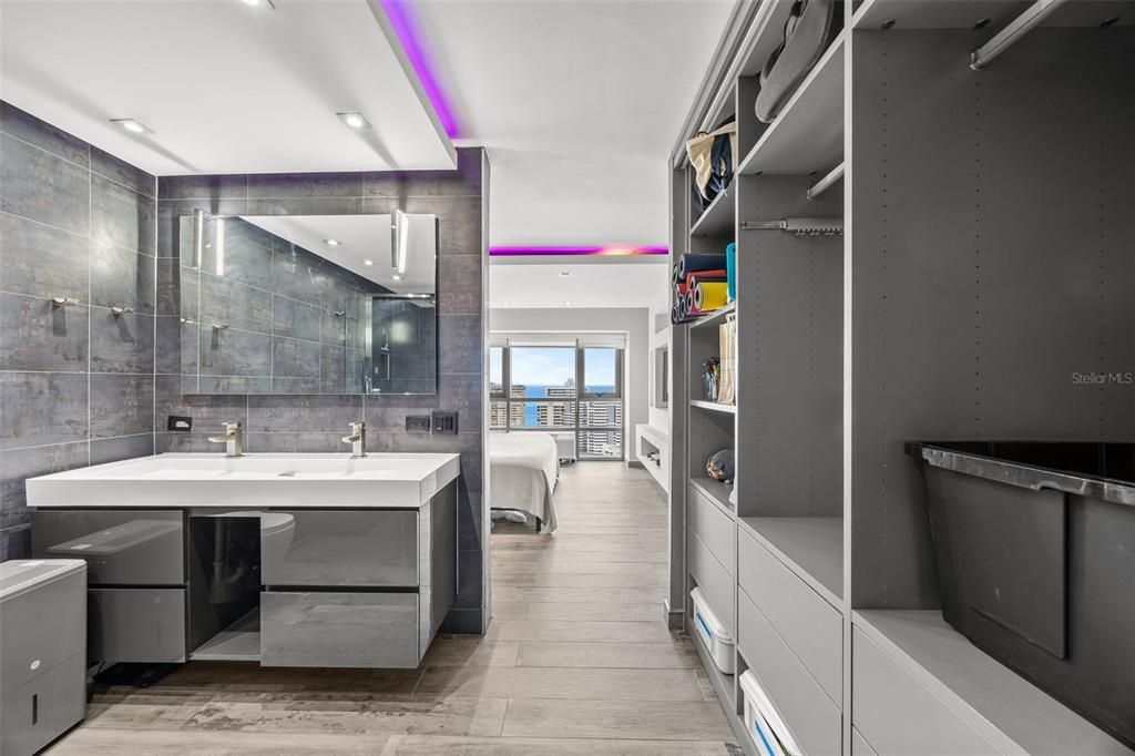 Active With Contract: $695,000 (1 beds, 2 baths, 950 Square Feet)