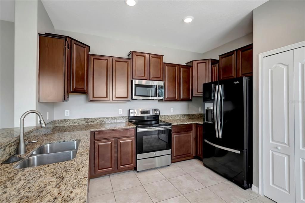 For Sale: $227,500 (2 beds, 2 baths, 1507 Square Feet)