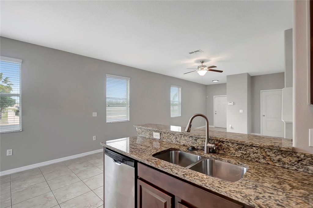 For Sale: $227,500 (2 beds, 2 baths, 1507 Square Feet)