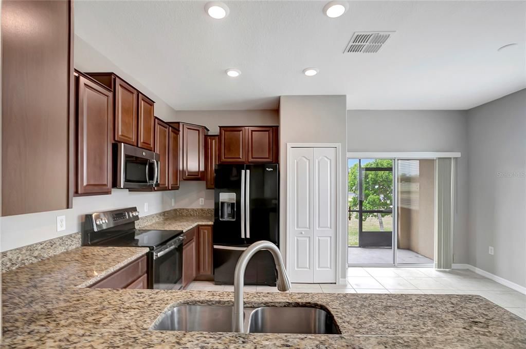 For Sale: $227,500 (2 beds, 2 baths, 1507 Square Feet)