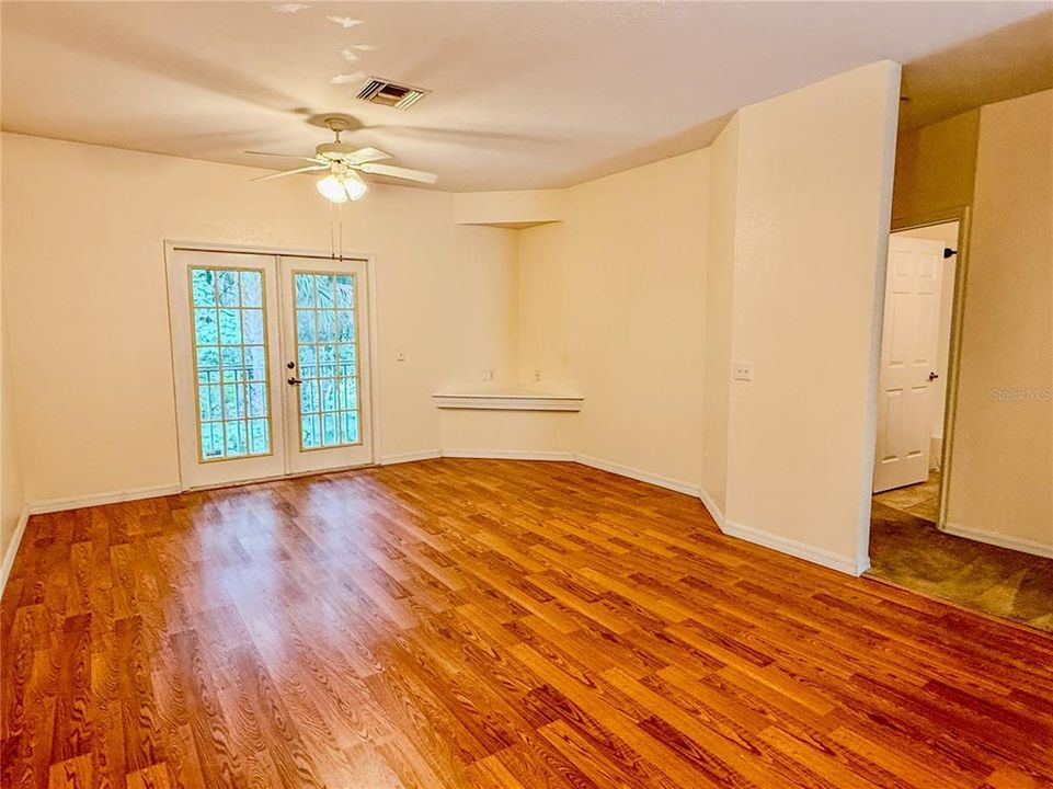 For Sale: $148,900 (2 beds, 2 baths, 1190 Square Feet)