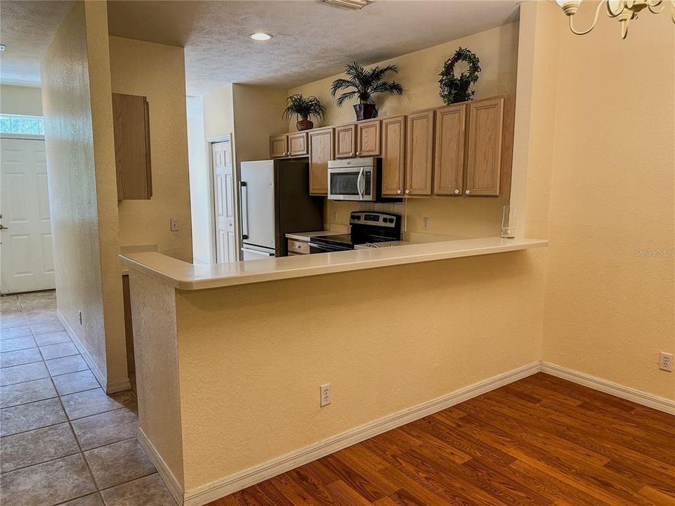 For Sale: $148,900 (2 beds, 2 baths, 1190 Square Feet)
