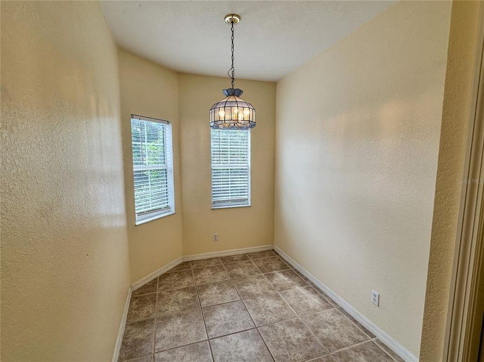 For Sale: $148,900 (2 beds, 2 baths, 1190 Square Feet)