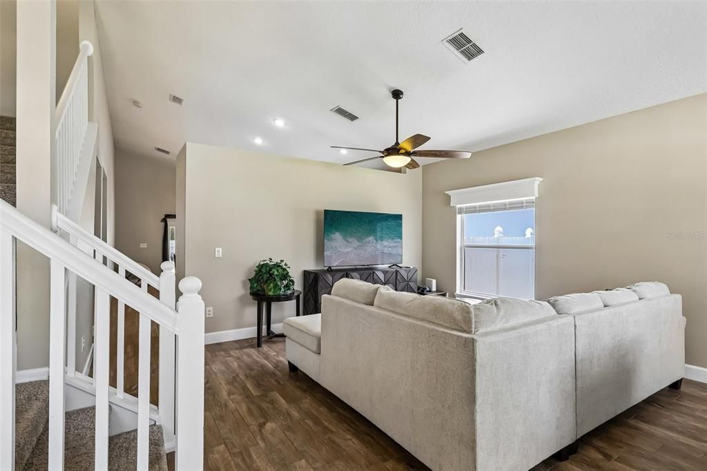 Activo con contrato: $450,000 (4 camas, 2 baños, 2321 Pies cuadrados)