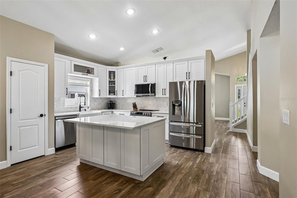 Activo con contrato: $450,000 (4 camas, 2 baños, 2321 Pies cuadrados)