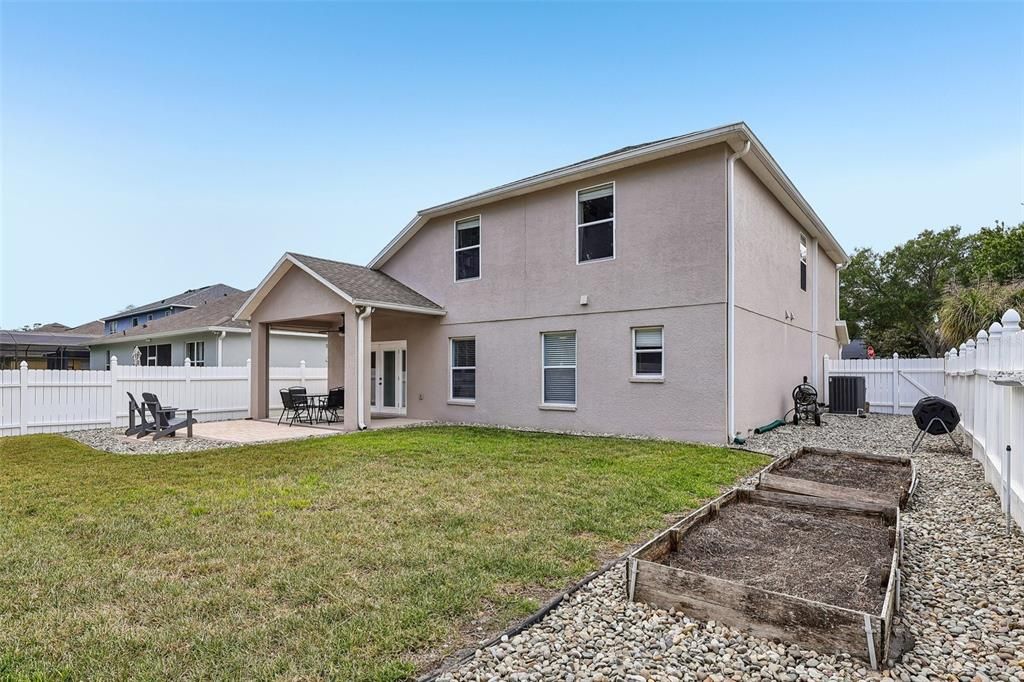Activo con contrato: $450,000 (4 camas, 2 baños, 2321 Pies cuadrados)