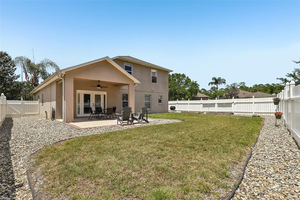 Activo con contrato: $450,000 (4 camas, 2 baños, 2321 Pies cuadrados)