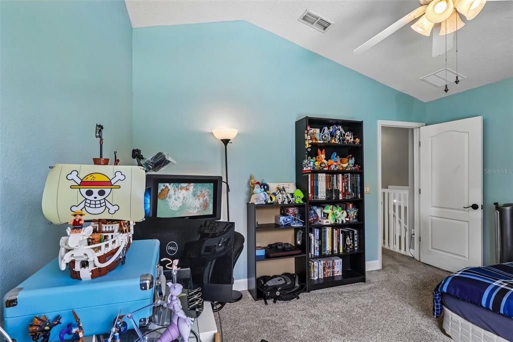 Activo con contrato: $450,000 (4 camas, 2 baños, 2321 Pies cuadrados)