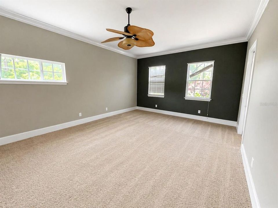 Activo con contrato: $799,900 (4 camas, 4 baños, 3859 Pies cuadrados)