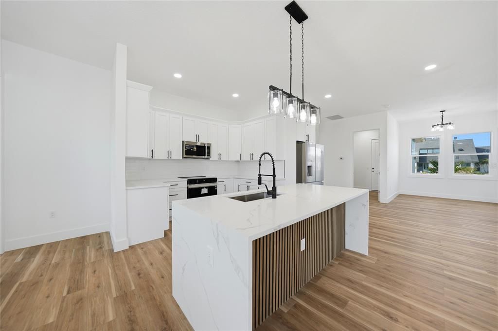 На продажу: $399,900 (3 спален, 3 ванн, 2200 Квадратных фут)