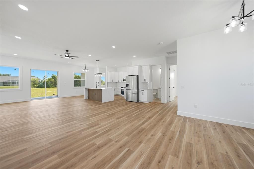 На продажу: $399,900 (3 спален, 3 ванн, 2200 Квадратных фут)