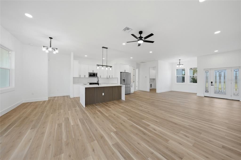 На продажу: $399,900 (3 спален, 3 ванн, 2200 Квадратных фут)