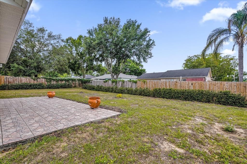 Activo con contrato: $345,000 (3 camas, 2 baños, 1585 Pies cuadrados)