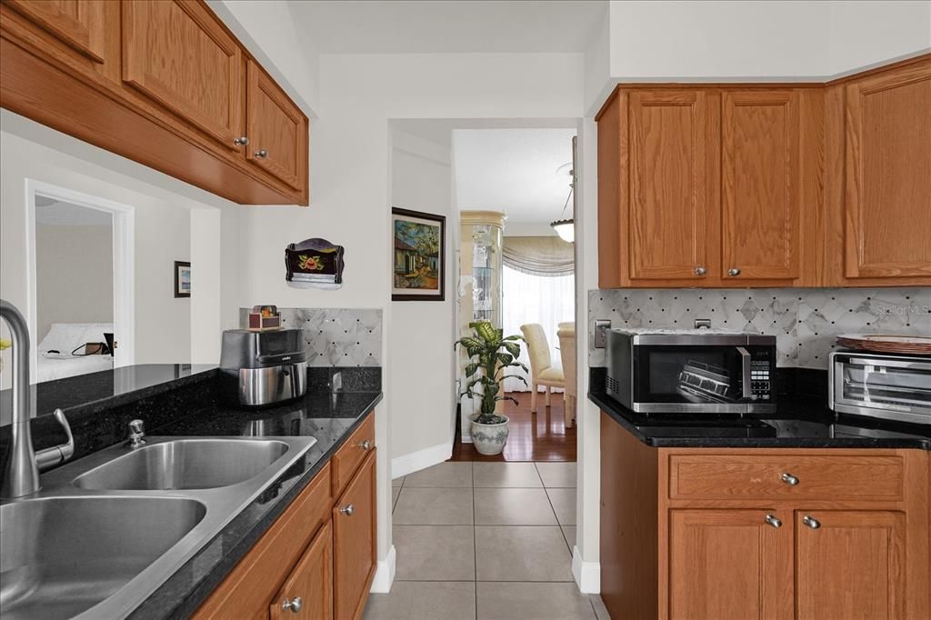 Activo con contrato: $345,000 (3 camas, 2 baños, 1585 Pies cuadrados)