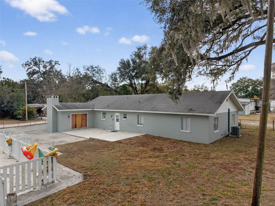 For Sale: $390,000 (5 beds, 3 baths, 2236 Square Feet)