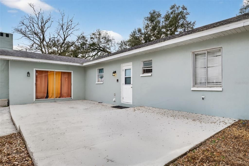 For Sale: $390,000 (5 beds, 3 baths, 2236 Square Feet)