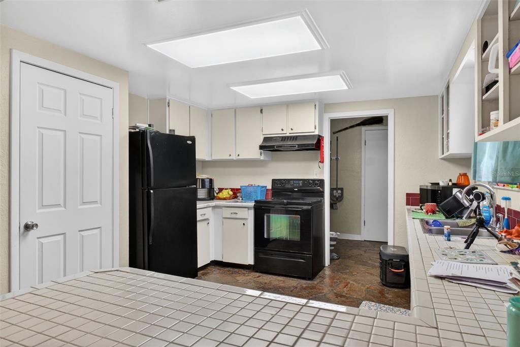 For Sale: $390,000 (5 beds, 3 baths, 2236 Square Feet)