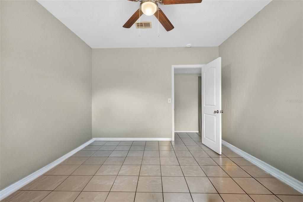 For Sale: $390,000 (5 beds, 3 baths, 2236 Square Feet)