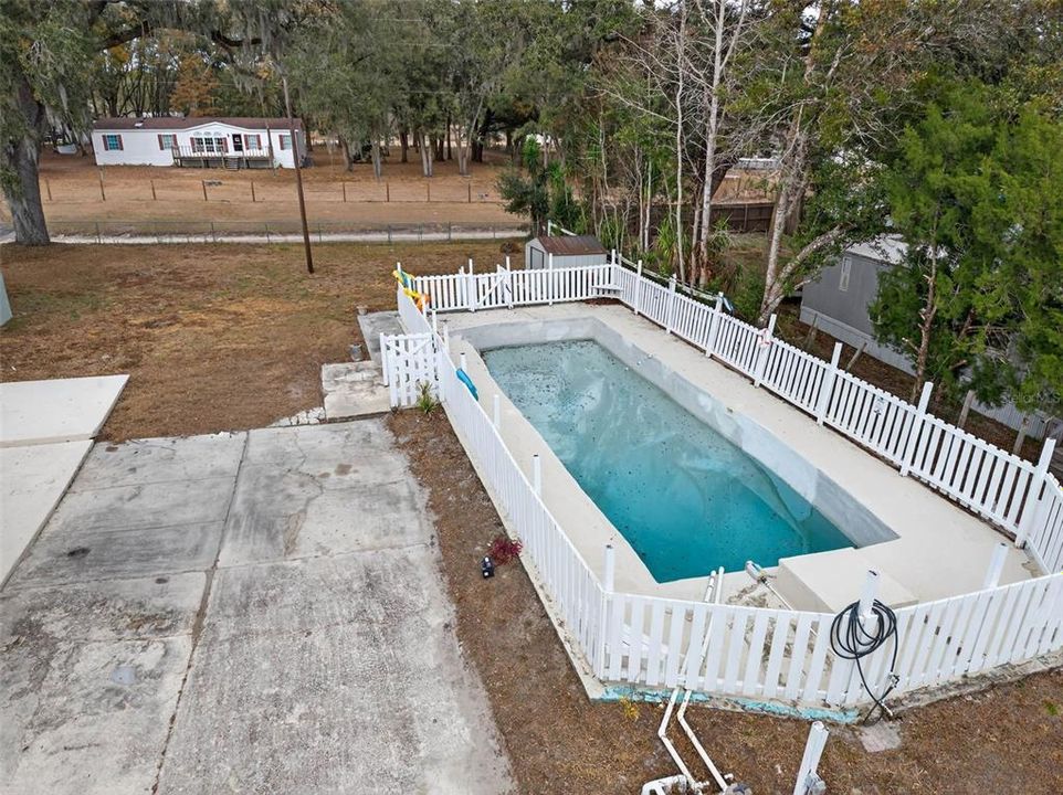 For Sale: $390,000 (5 beds, 3 baths, 2236 Square Feet)