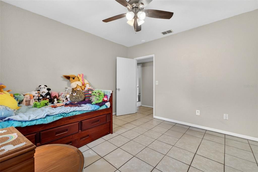 For Sale: $390,000 (5 beds, 3 baths, 2236 Square Feet)