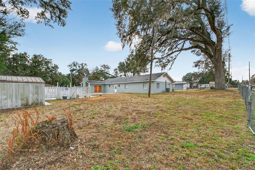 For Sale: $390,000 (5 beds, 3 baths, 2236 Square Feet)