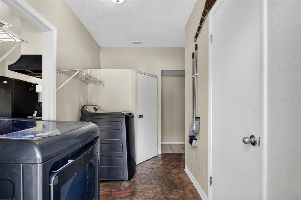 For Sale: $390,000 (5 beds, 3 baths, 2236 Square Feet)
