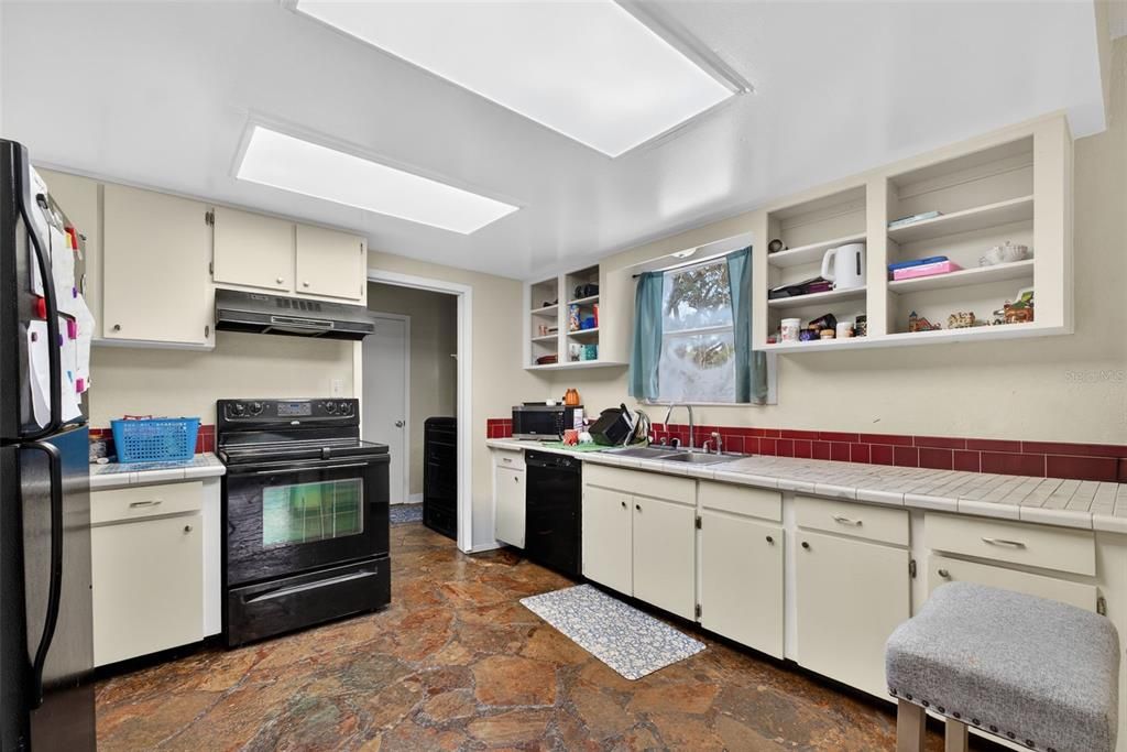 For Sale: $390,000 (5 beds, 3 baths, 2236 Square Feet)