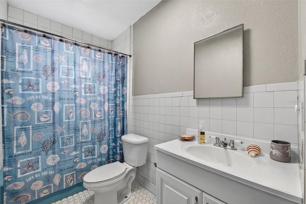 For Sale: $390,000 (5 beds, 3 baths, 2236 Square Feet)