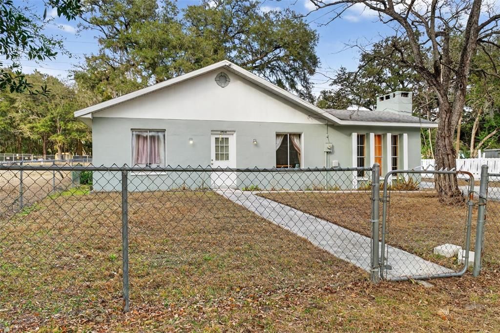 For Sale: $390,000 (5 beds, 3 baths, 2236 Square Feet)