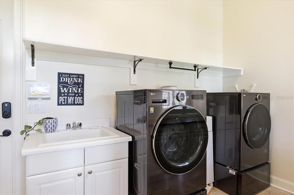 Active With Contract: $1,475,000 (6 beds, 4 baths, 4027 Square Feet)