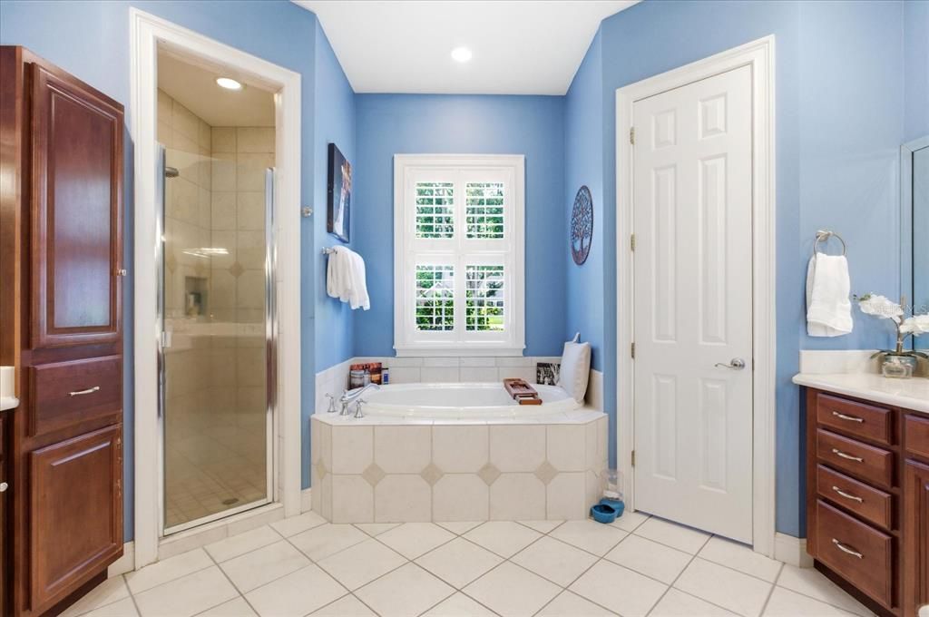 Active With Contract: $1,475,000 (6 beds, 4 baths, 4027 Square Feet)