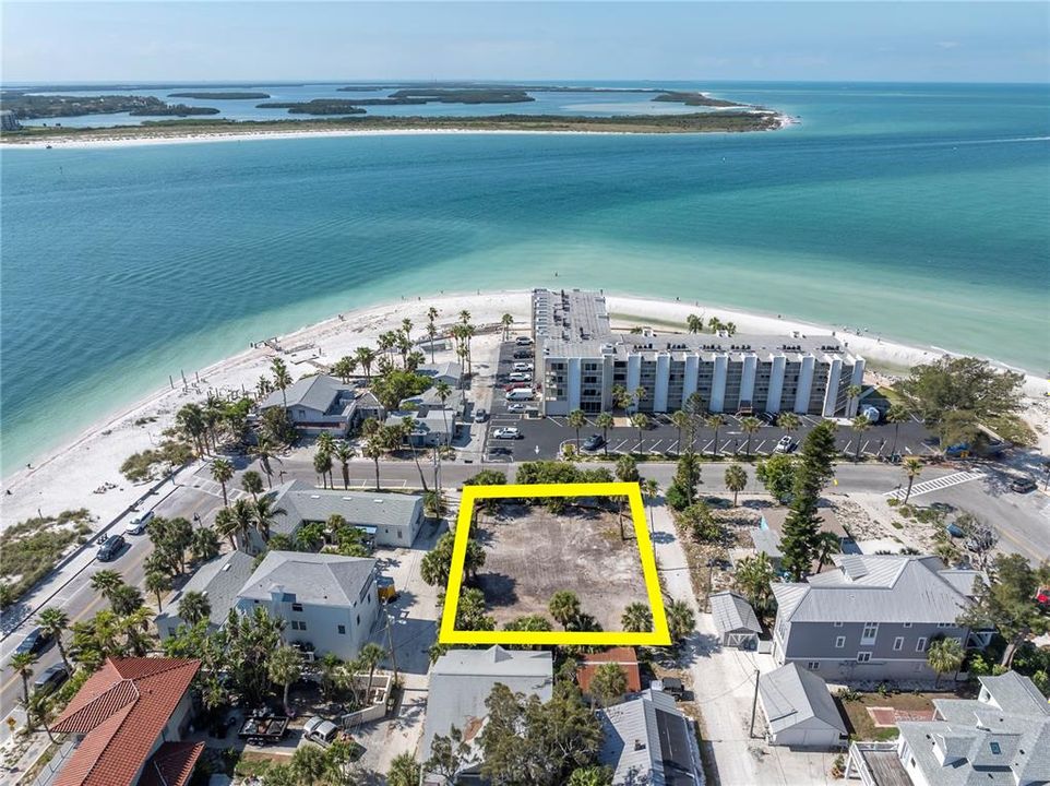 На продажу: $1,890,000 (0.19 acres)