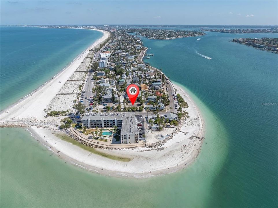 На продажу: $1,890,000 (0.19 acres)