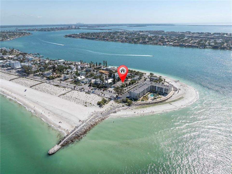 На продажу: $1,890,000 (0.19 acres)