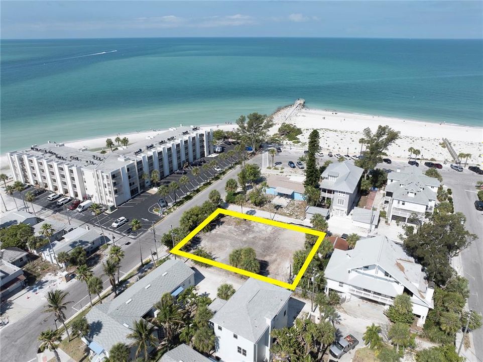 На продажу: $1,890,000 (0.19 acres)