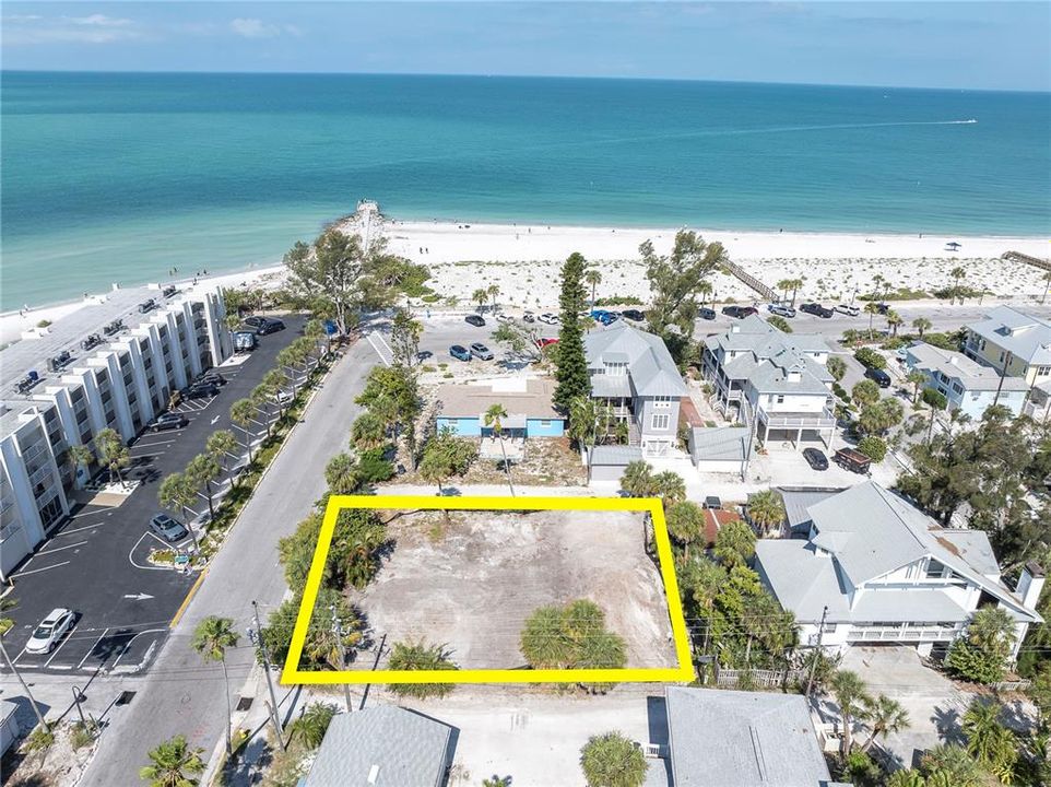 На продажу: $1,890,000 (0.19 acres)