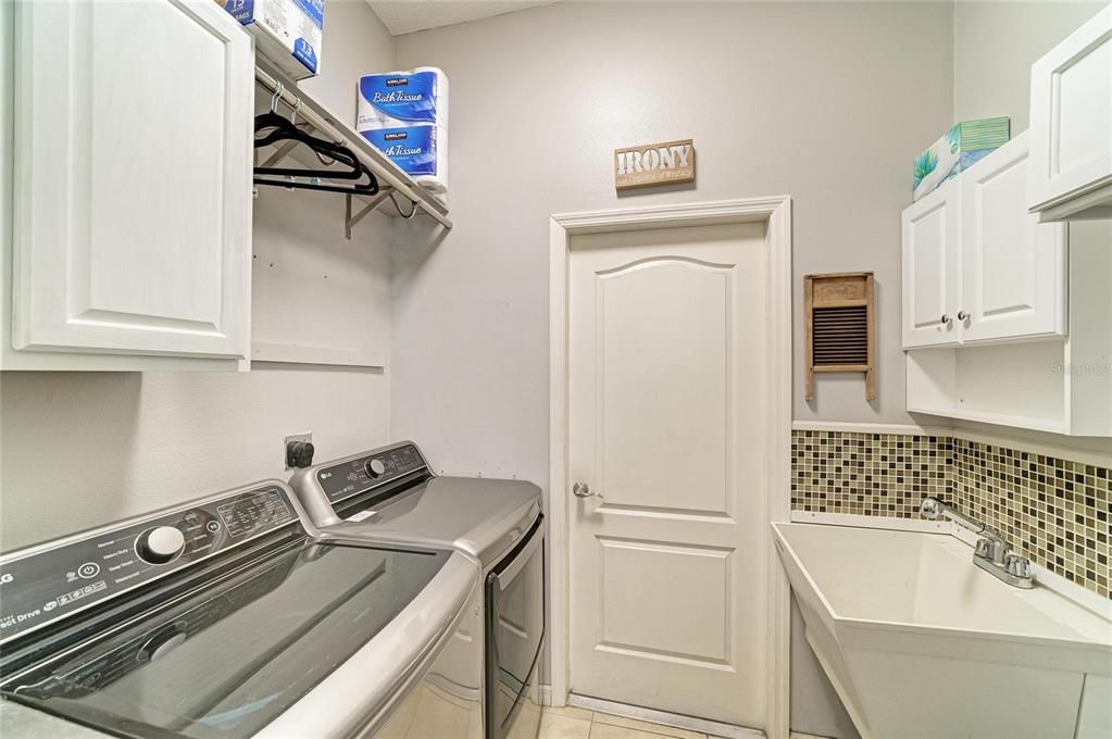 En Venta: $649,000 (4 camas, 3 baños, 2308 Pies cuadrados)