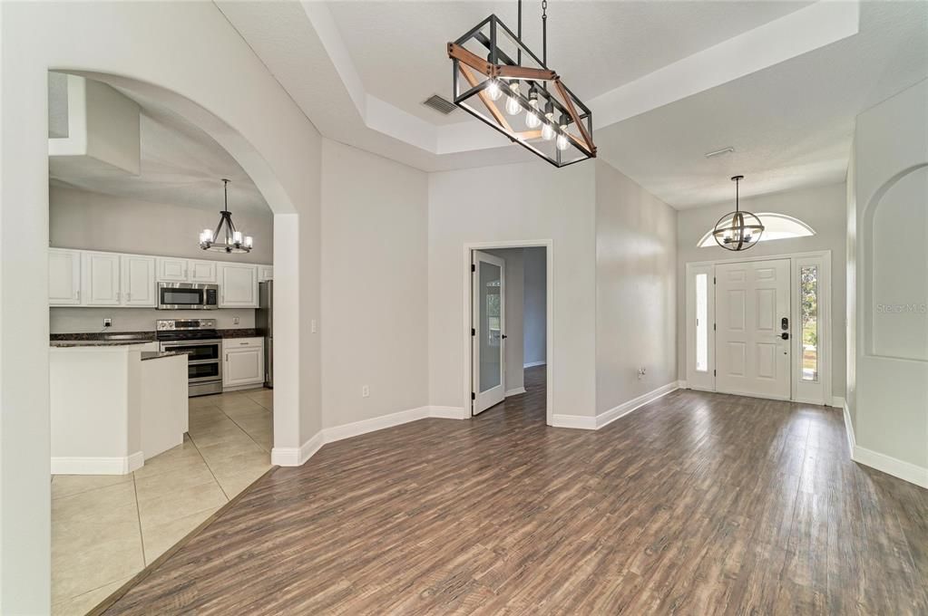 En Venta: $649,000 (4 camas, 3 baños, 2308 Pies cuadrados)