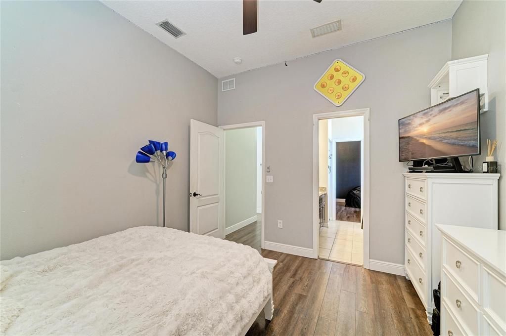 En Venta: $649,000 (4 camas, 3 baños, 2308 Pies cuadrados)