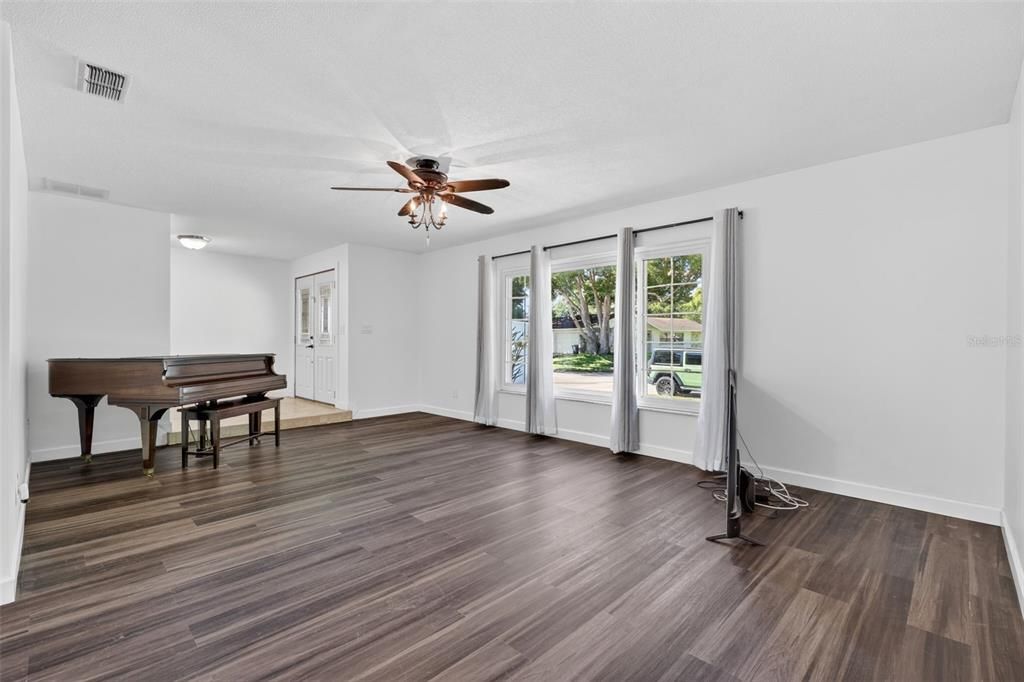 For Sale: $495,000 (4 beds, 2 baths, 1807 Square Feet)