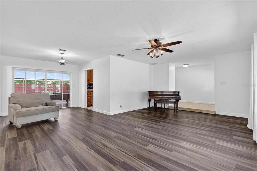 For Sale: $495,000 (4 beds, 2 baths, 1807 Square Feet)