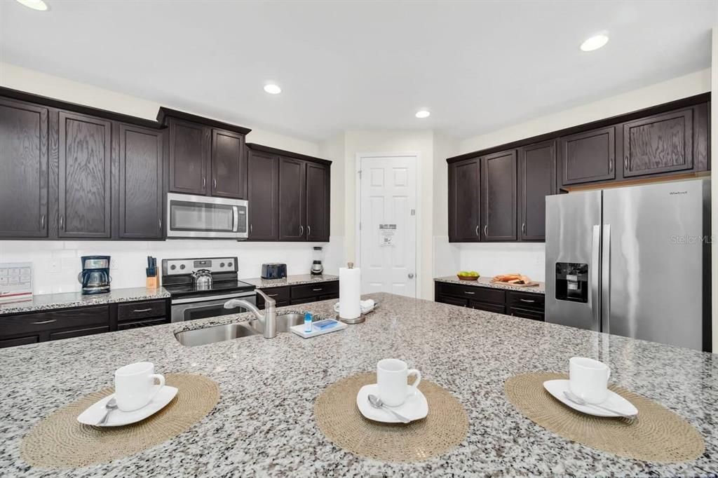 В аренду: $4,200 (7 спален, 6 ванн, 3401 Квадратных фут)